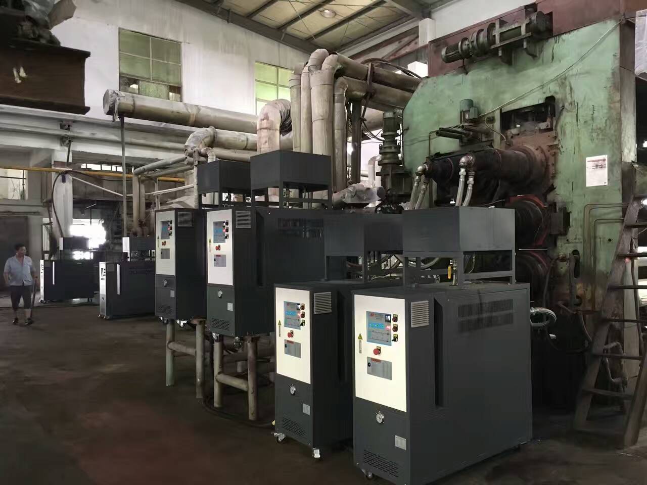 輥輪控溫模溫機(jī) 輥輪控溫模溫機(jī)